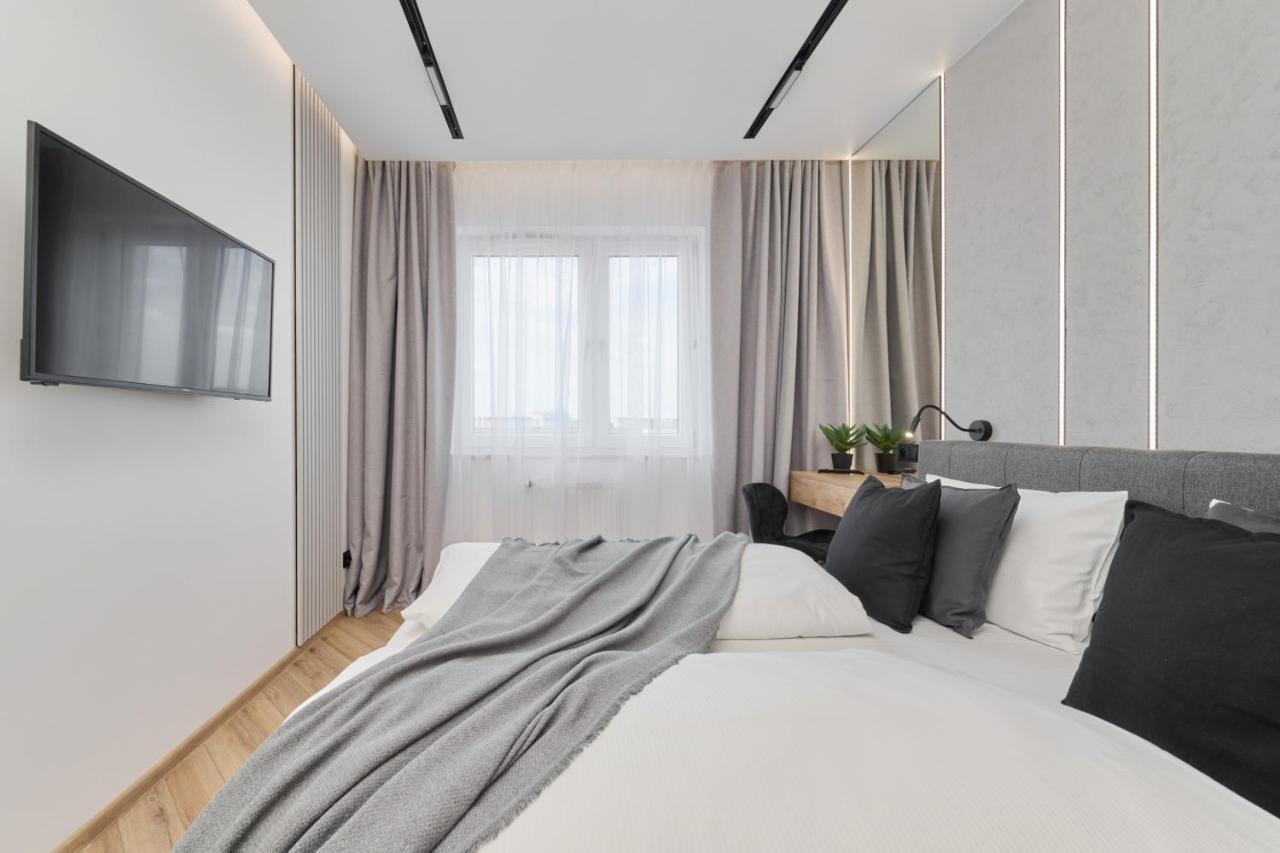Exclusive Apartment With Balcony & Parking Wroclaw By Renters Prestige Luaran gambar