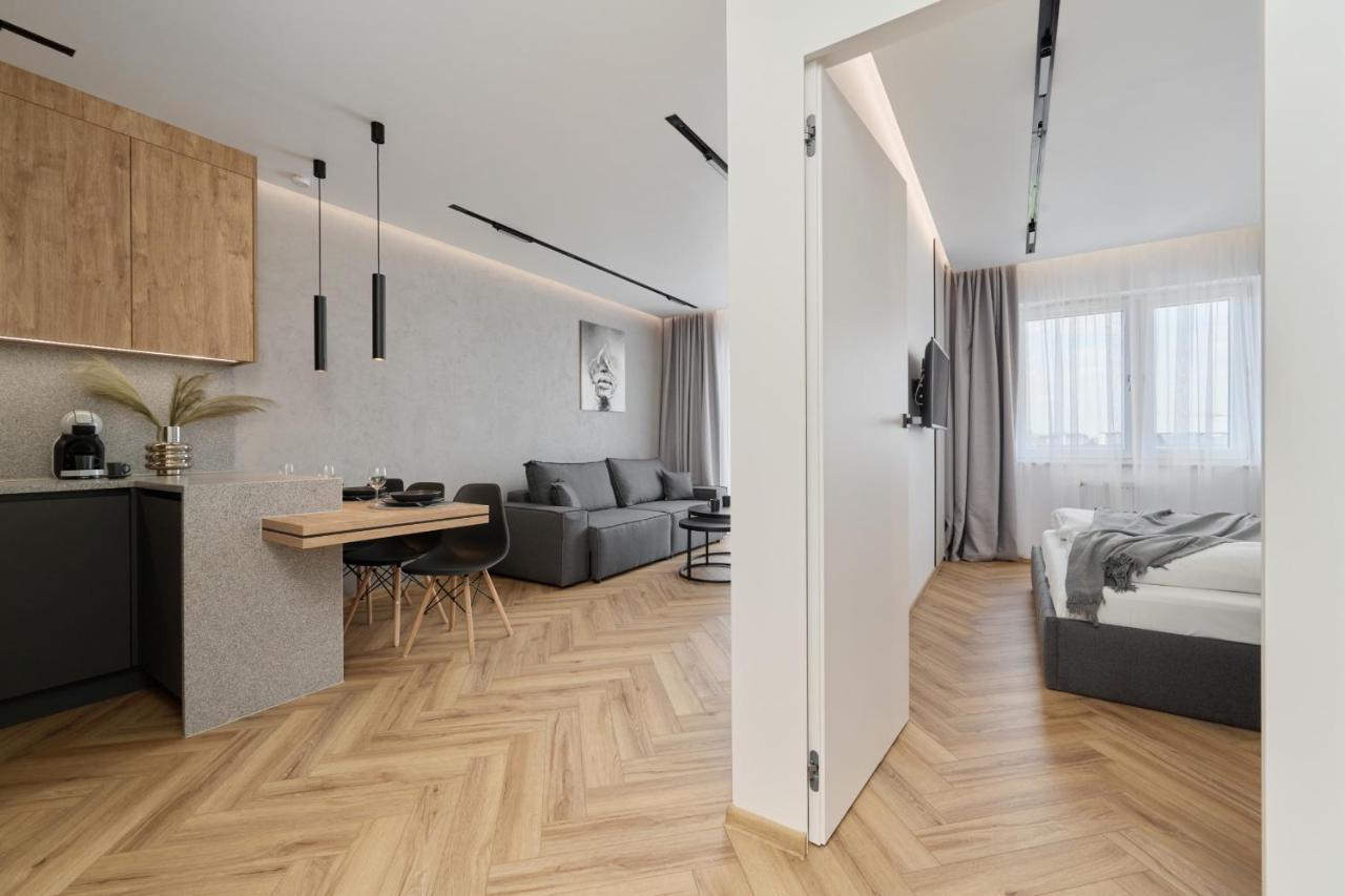 Exclusive Apartment With Balcony & Parking Wroclaw By Renters Prestige Luaran gambar