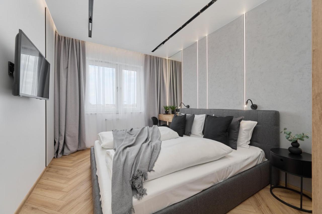 Exclusive Apartment With Balcony & Parking Wroclaw By Renters Prestige Luaran gambar