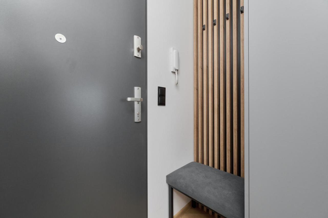 Exclusive Apartment With Balcony & Parking Wroclaw By Renters Prestige Luaran gambar