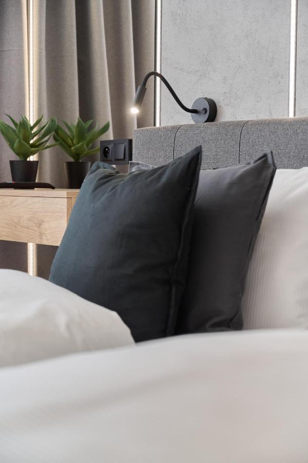 Exclusive Apartment With Balcony & Parking Wroclaw By Renters Prestige Luaran gambar